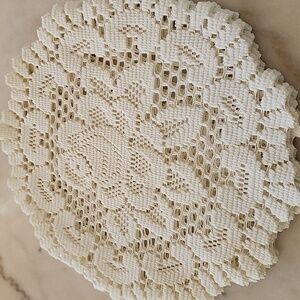 Elegant Cream Collectable Vintage Floral Lace Table Placemat Doilies - 4 Piece